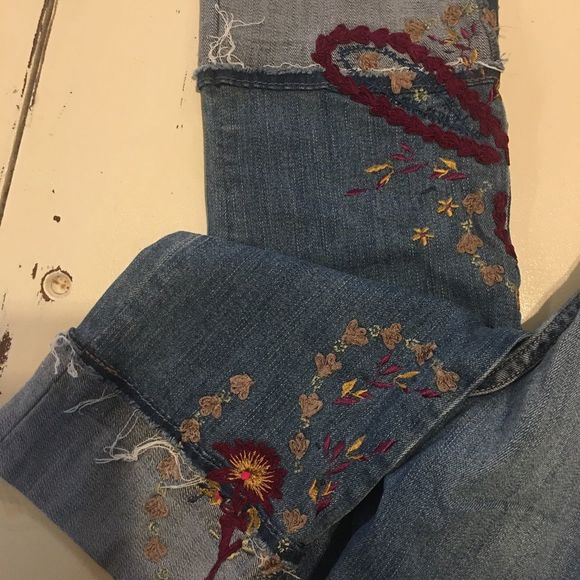 Size 2 White House Black Market cropped blue jeans the slim crop - Picture 8 of 9